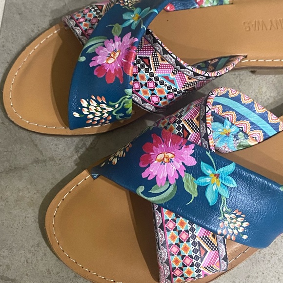 Johnny Was sandals. Comfortable all leather sandals. Size 7. - Picture 8 of 9